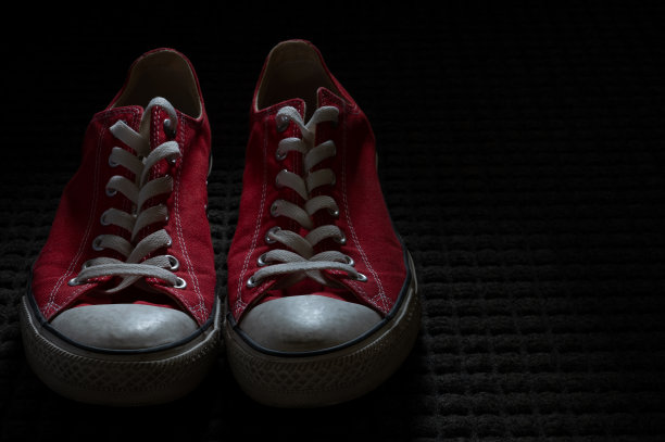 红色运动鞋 跑步鞋