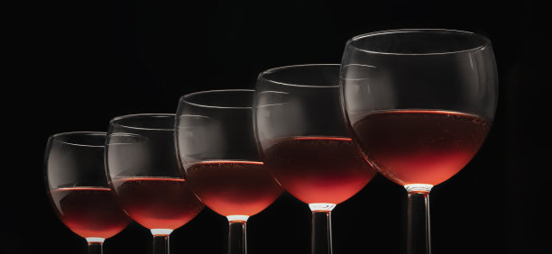 卡百内葡萄,葡萄酒杯,淡红葡萄酒