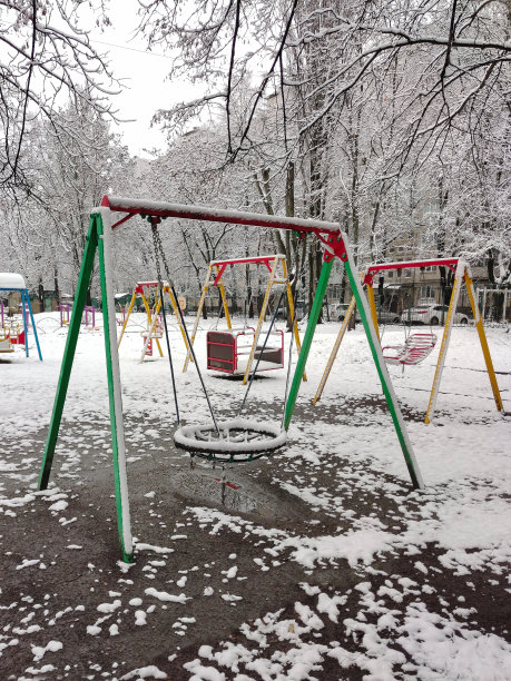 幼儿园校园雪景