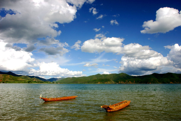 泸沽湖风景区猪槽船
