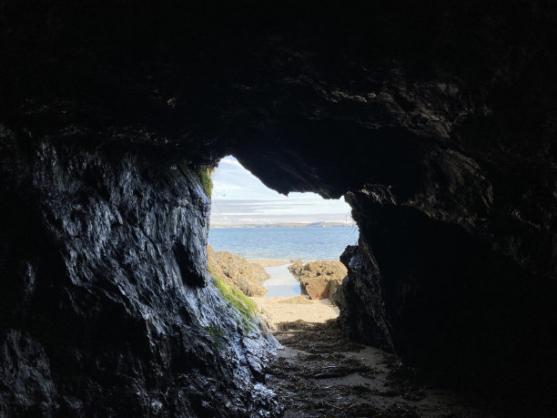 鹅卵石隧道