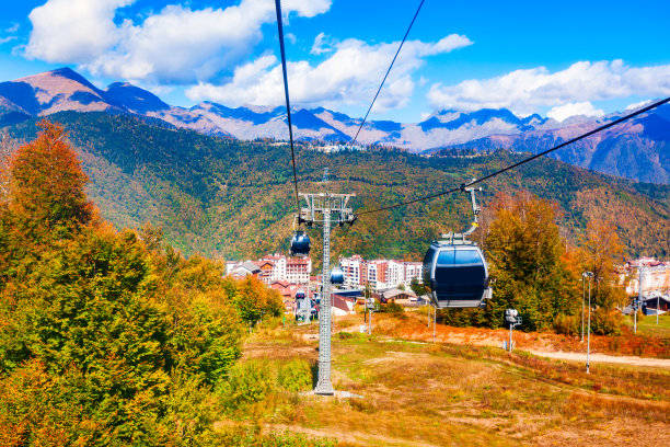 高原秋天的金黄山谷