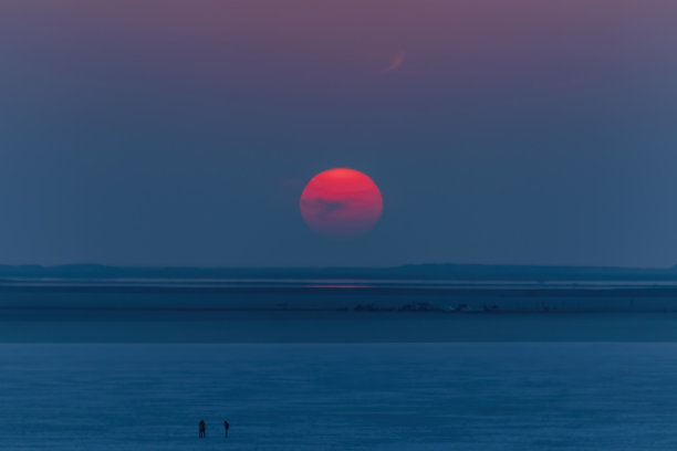 蓝色扁平人物背景