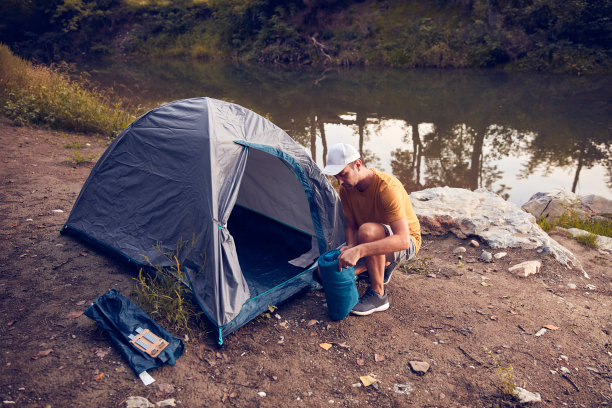郊外野营帐篷