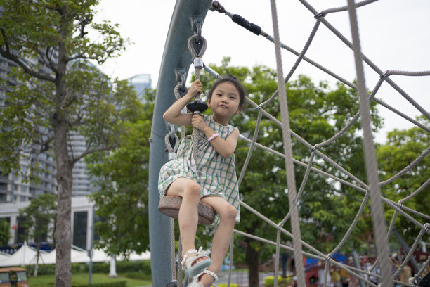 夏令营学生登山