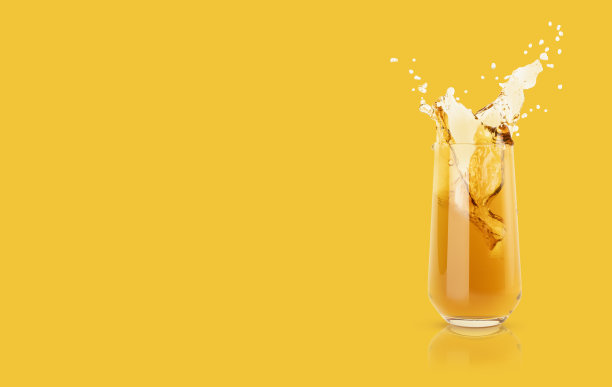 金黄色苹果酒广告设计