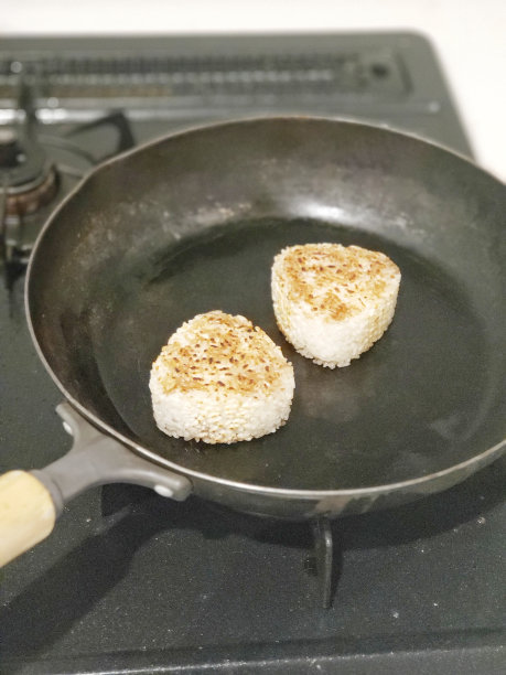 美味烤饭团