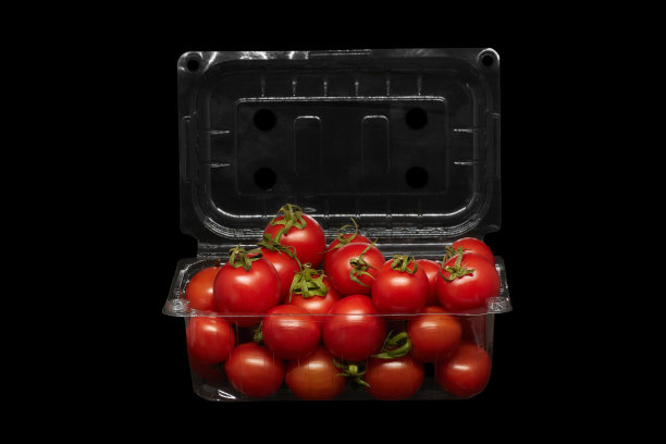 透明盒中的番茄