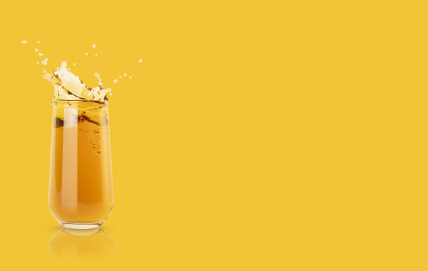 金黄色苹果酒广告设计
