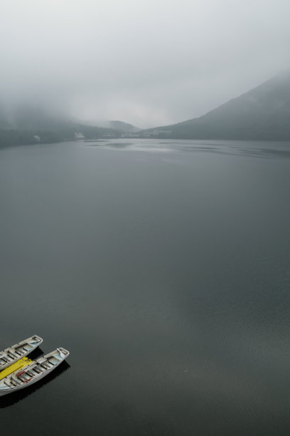 禅意山峰云雾环保低碳