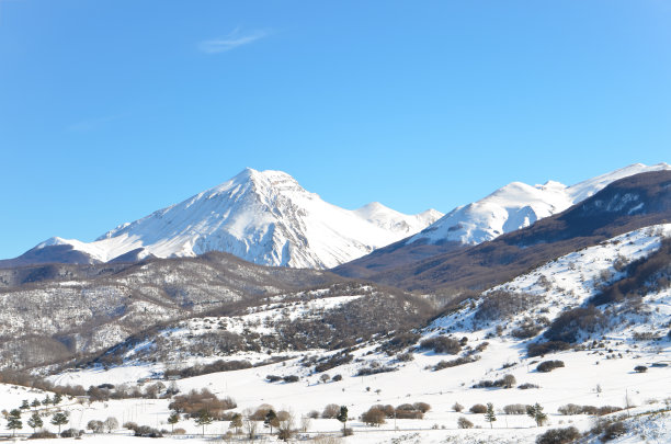 雪山草原高清宽幅画面