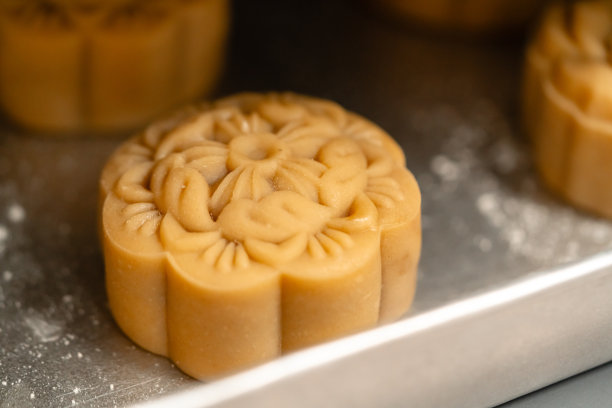 中秋节月饼餐饮美食节日海报月亮