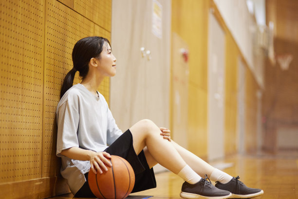 中年女子打篮球