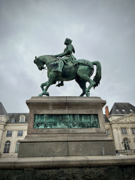 勇士骑马雕像
