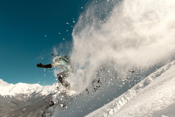 滑雪跳跃