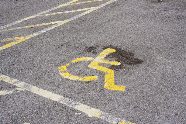 残疾人停车场指示牌