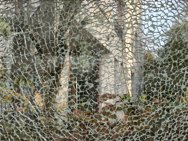 打破的钢化玻璃