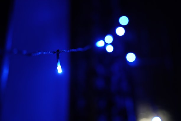 印度排灯节油灯装饰与蓝果丽背景