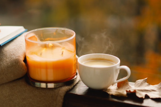 一杯咖啡秋季温暖图片