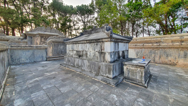 皇帝墓碑