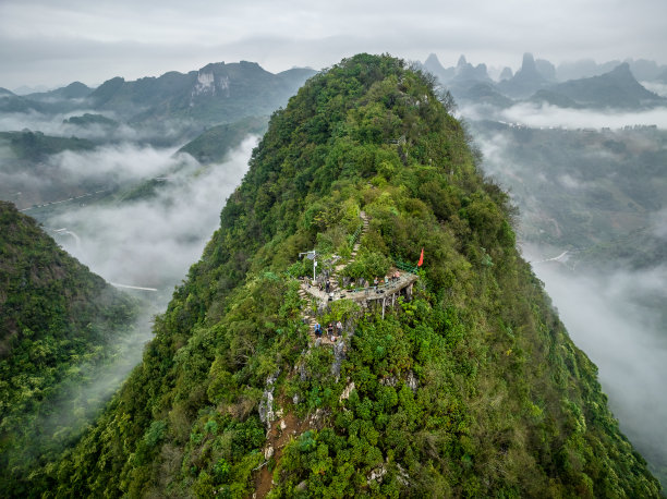 禅意山峰云雾环保低碳