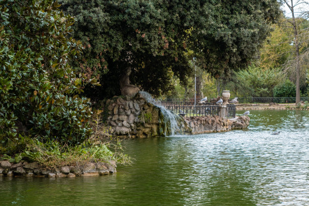 别墅湖景意境地产