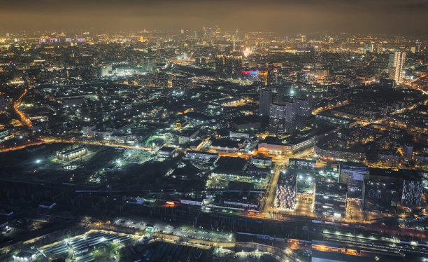 鸟瞰夜景公共建筑