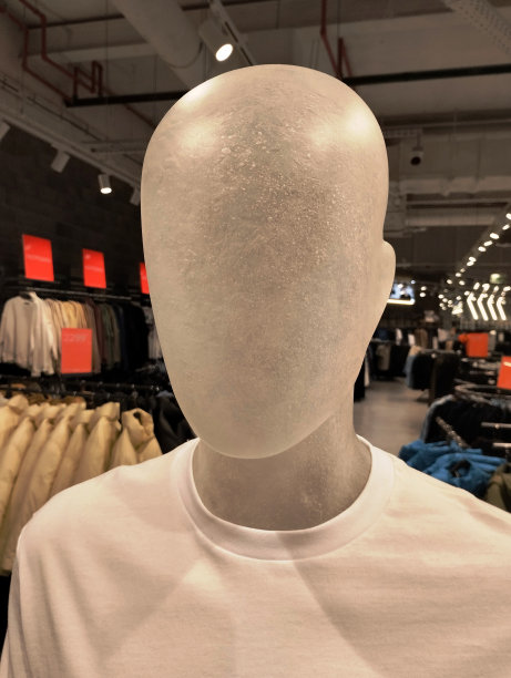 服装店橱窗,塑料假人模特