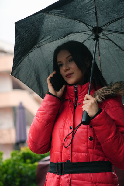 商务办公科技人物雨中打伞