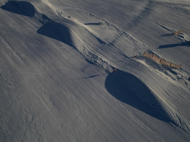 滑雪跳跃