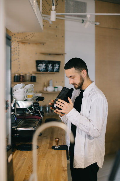 商人喝咖啡/茶和咖啡店