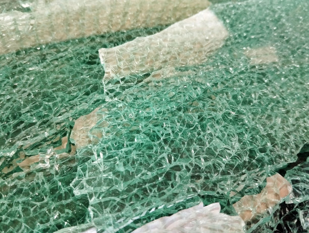 打破的钢化玻璃