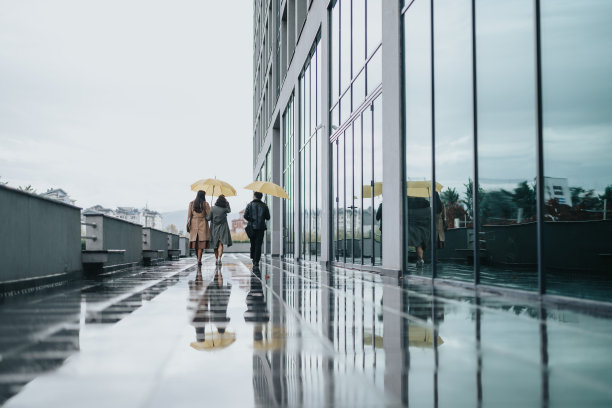 商务办公科技人物雨中打伞