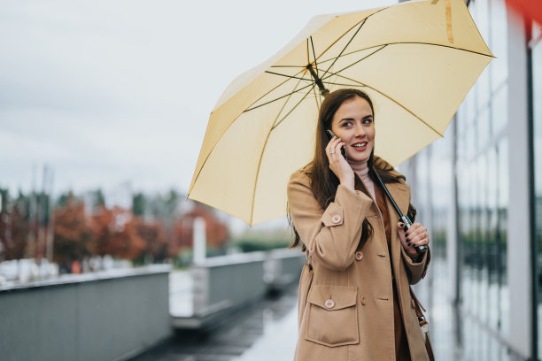 商务办公科技人物雨中打伞