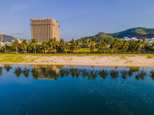 航拍海岛建筑群景色