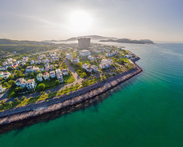 航拍海岛建筑群景色