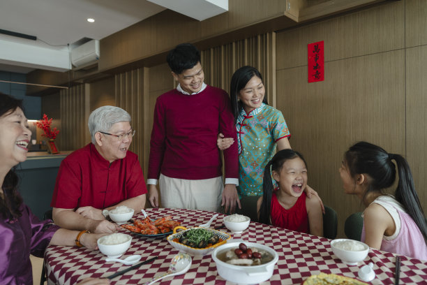 年夜饭一家人