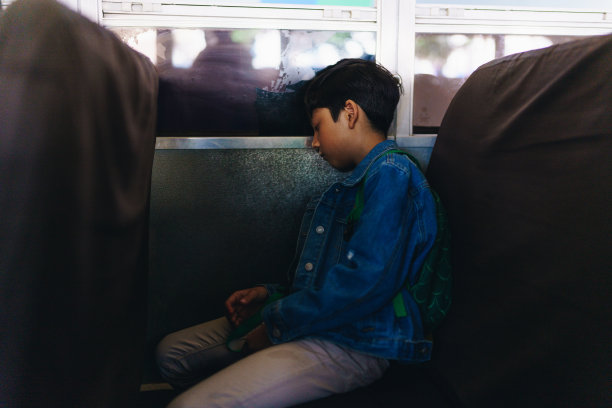 在公交车上睡着了
