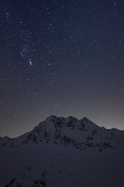 雪山星空风景山坡背景