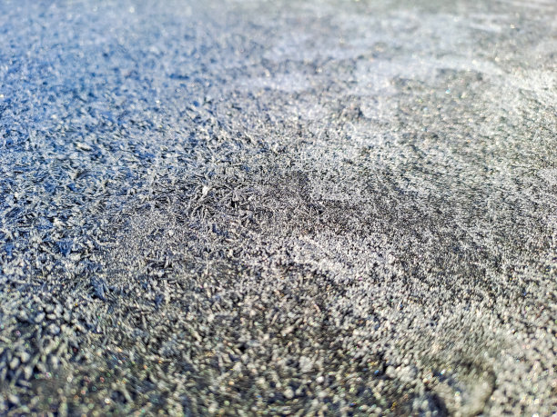 结冰的水泥路面