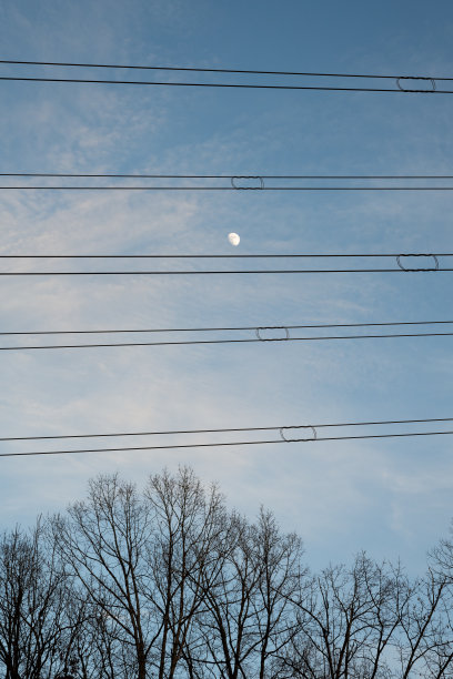 月亮和电线