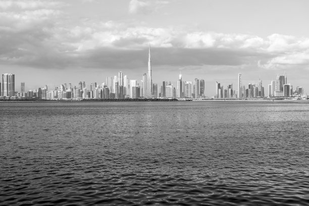 城市建筑黑白风光摄影图