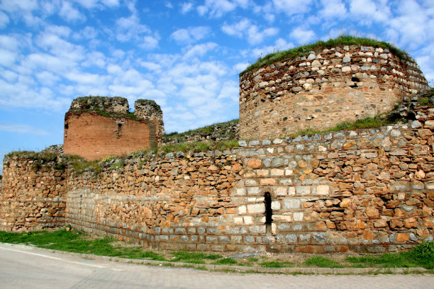 圆形砖瓦围墙