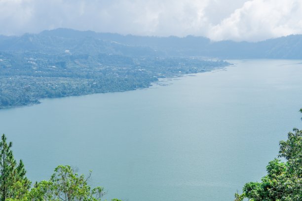 大山日出湖泊山水风光图片