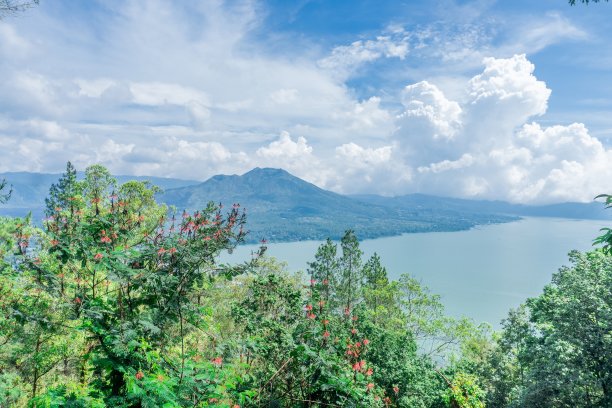 大山日出湖泊山水风光图片