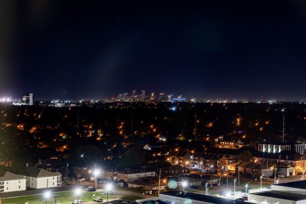 摩天楼夜景近景