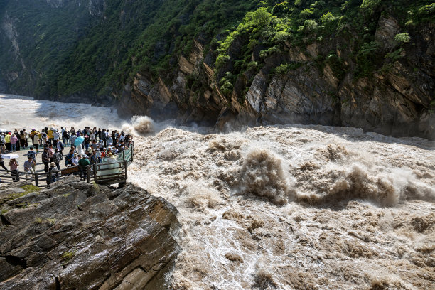 虎跳峡旅游图片