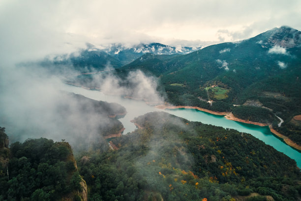 大山日出湖泊山水风光图片