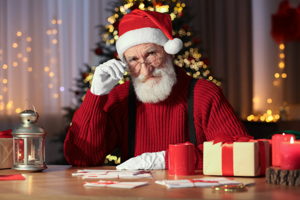 圣誕帽,僅一個老年男人,圣誕樹