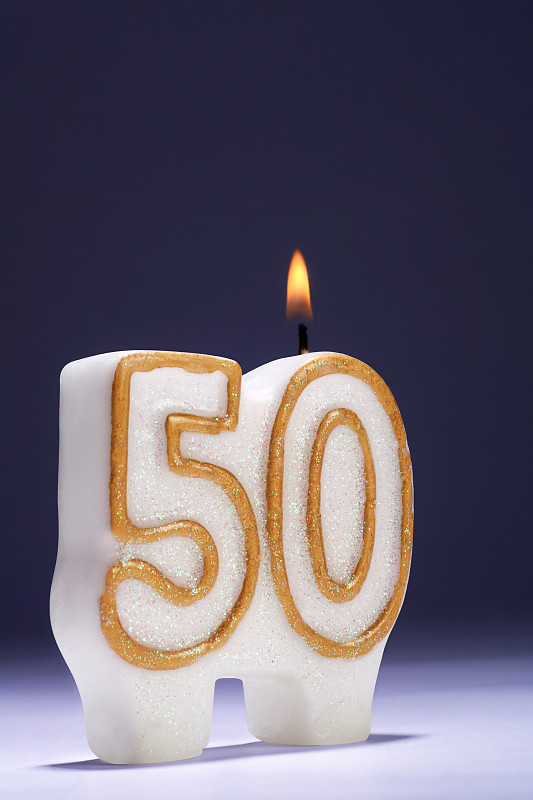 50周年,50岁生日,数字50,垂直画幅,无人,45到49岁,周年纪念,生日,蜡烛,彩色图片
